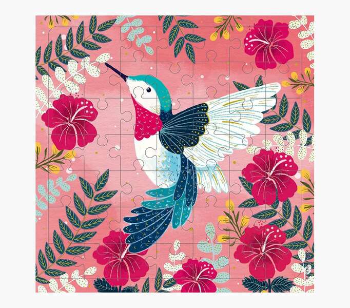 pictura tarjeta puzzle colibri de 49 piezas + tarjeta plegada troquelado 15.5x15.5cm incluye sobre blanco y envoltorio de celofan papel con certificacion fsc