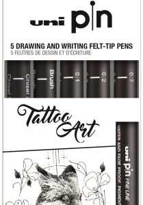 uni ball uni pin tattoo art pack de 5 rotuladores calibrados 0.1, 0.2, 0.7, 1.0, brush y chisel 3.0 punta poliacetal tinta pigmentada resistente al agua y luz color negro