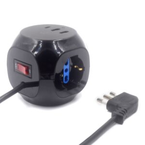 ewent regleta con 6 tomas de sobremesa en forma de cubo 3 tomas l/f (schuko) 2x usb a 1x usb c enchufe italiano plano en angulo interruptor on/off cable de 1.5m color negro