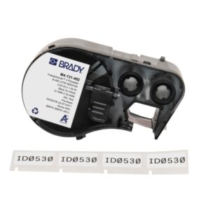 brady m4 131 492 cinta de etiquetas original poliester ultrafinas para laboratorio texto negro sobre fondo blanco ancho 25,40mm x alto 12,70mm