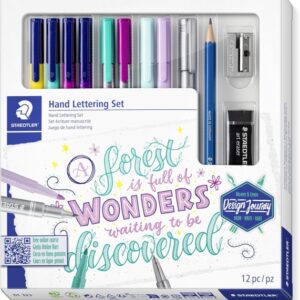 staedtler hand lettering set design journey pack con 4 rotuladores triplus color, 2 triplus fineliner, 2 triplus textsurfer, rotulador metalizado plata, lapiz mars lumograph, borrador artistico y afilalapices