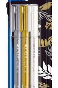 staedtler metallic pen pack de 3 rotuladores de punta fina trazo 1 2mm tinta base de agua colores blanco, oro y plata