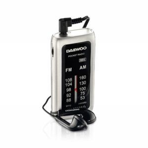daewoo radio am/fm alimentacion a pilas jack 3.5mm funcion super bass color negro y gris