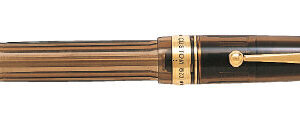 pilot custom 823 f pluma estilografica plumin de oro de 14k cuerpo ambar transparente en estuche de regalo individual con un tintero pilot